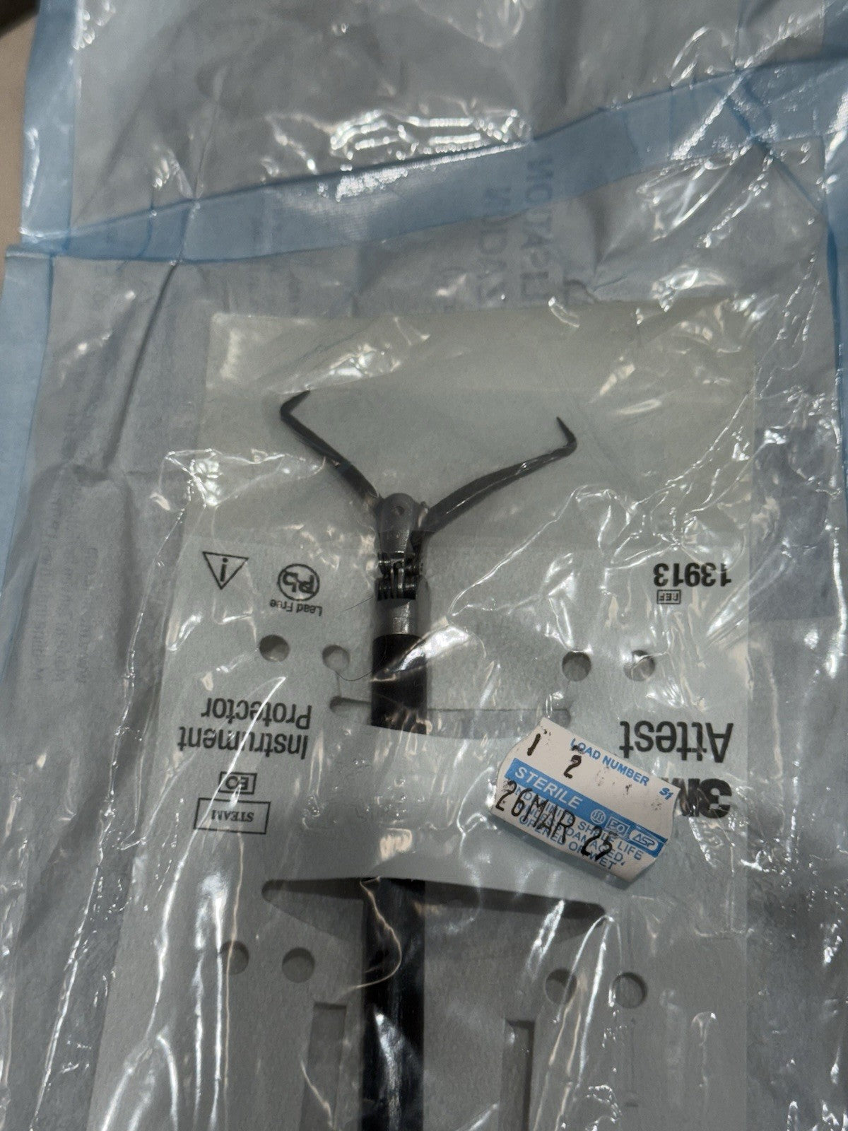 Intuitive Da Vinci Xi 470207 Tenaculum Forceps 8mm - EXCELLENT Condition