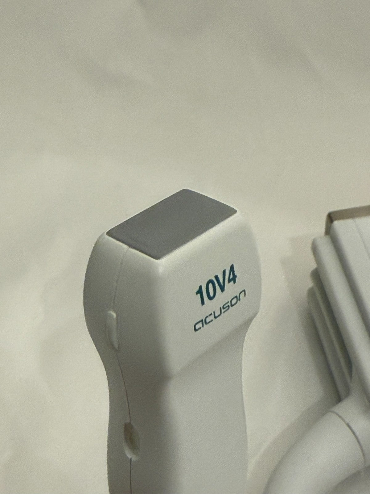 Siemens Acuson 10V4 Sector Array Ultrasound Transducer Probe 4-10 MHz