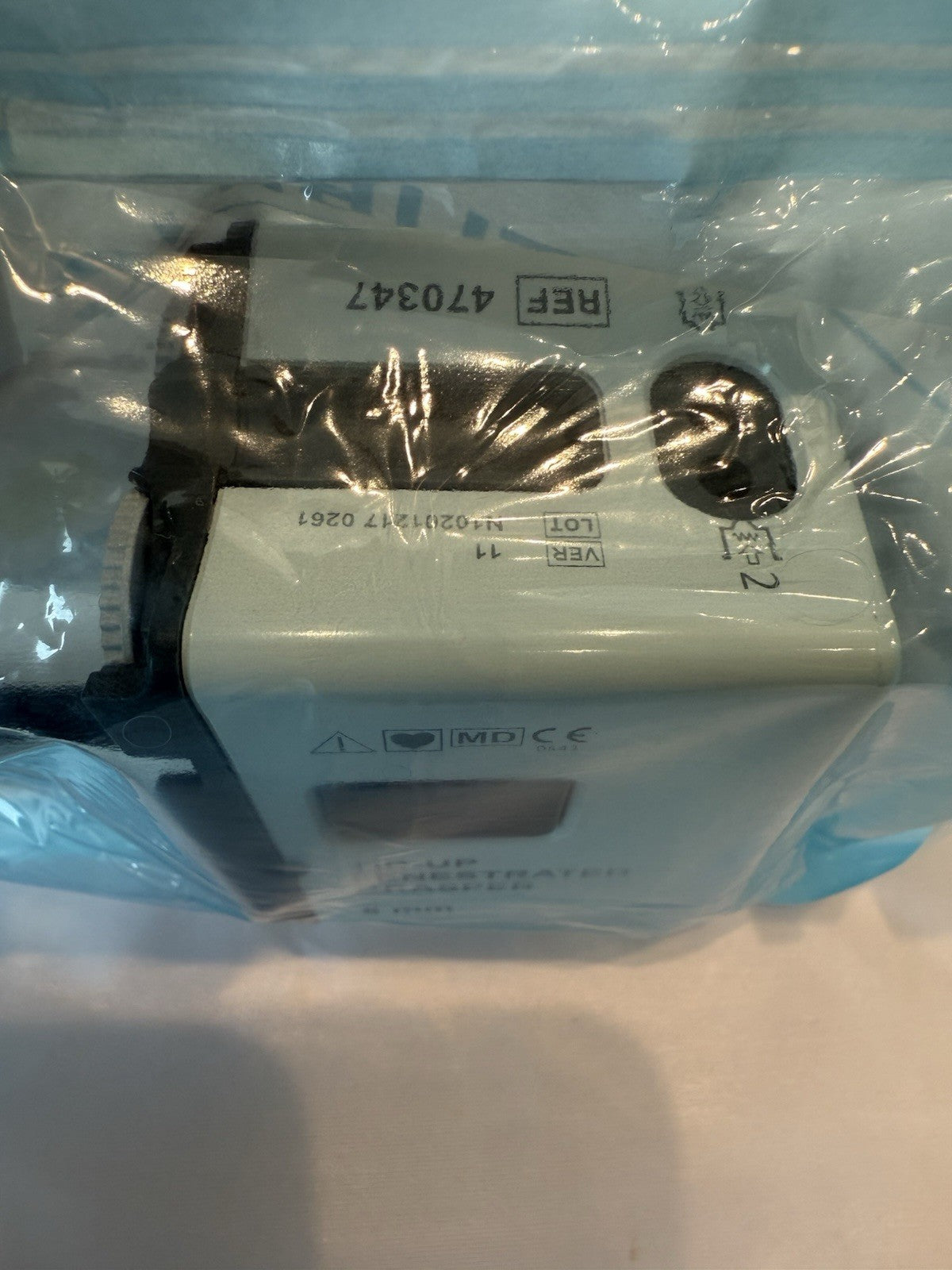 INTUITIVE Surgical 470347 Da Vinci Xi 8mm TIP-UP FENESTRATED GRASPER