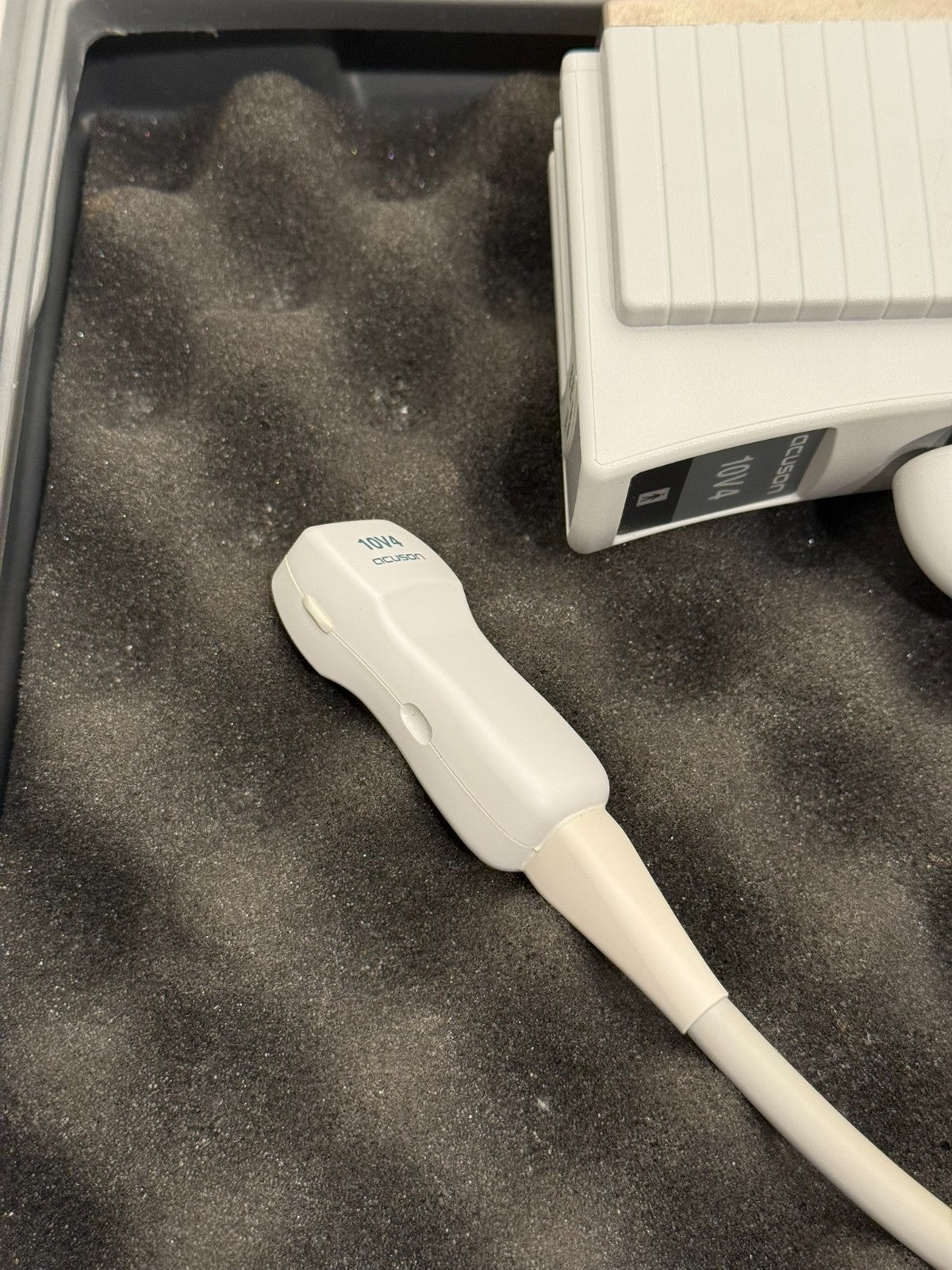 Siemens Acuson 10V4 Sector Array Ultrasound Transducer Probe 4-10 MHz w/ Case